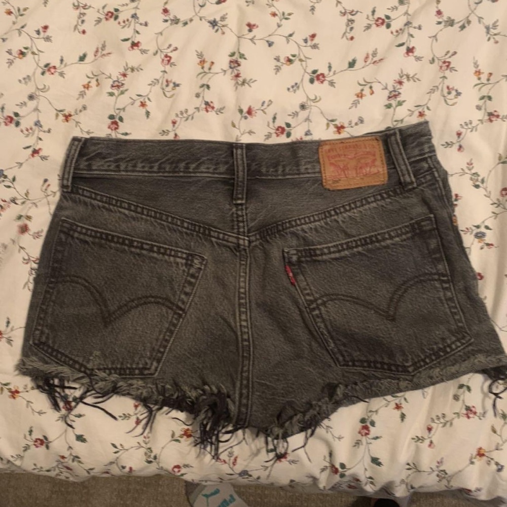 Size 26 Levi’s distressed black shorts!